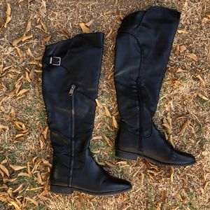 Knee high flat zip up boots